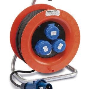 Famatel Enrollacable IP55 30m; entrada: clavija industrial 2P+T 16A / salida: 3 bases industriales 2P+T 16A