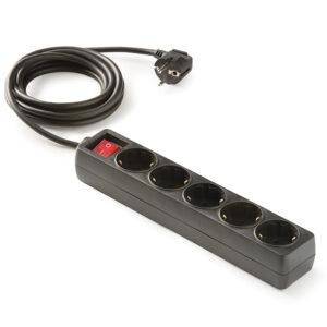 Famatel Base 5 tomas 16A con toma de tierra e interruptor y 1.5m de cable