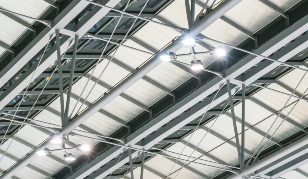 iluminacion-led-pasillo-nave