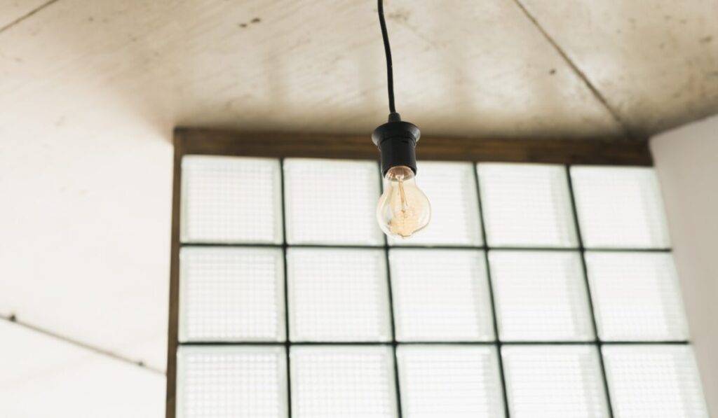 por que parpadean las luces